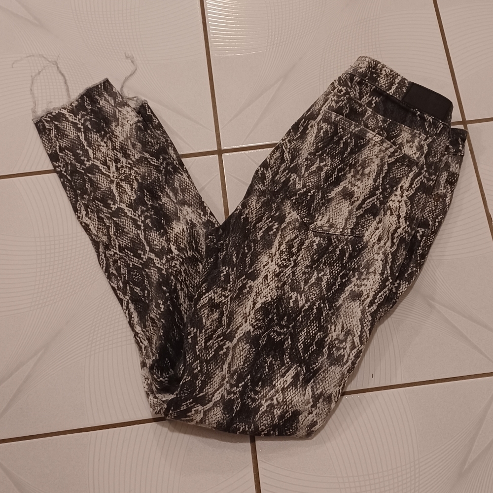 4/$60 Snakeskin Print Jeggings - Size 8